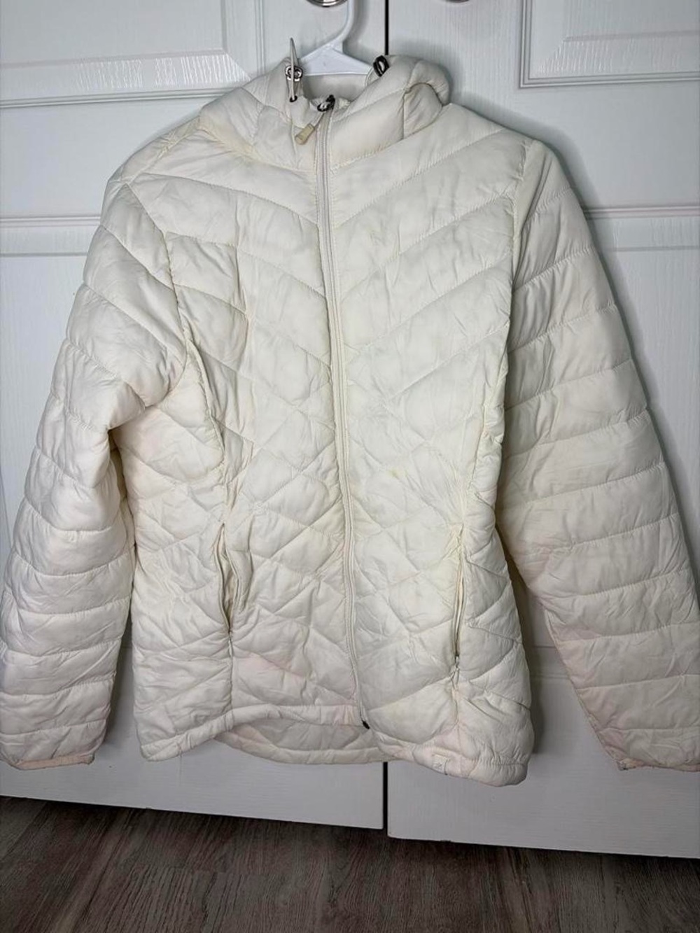 Women's Hooded Quilted Puffer Jacket - White